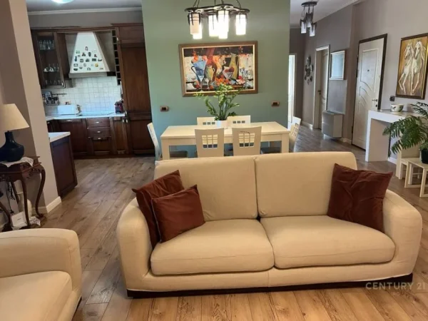 Tirane, jepet me qera apartament 3+1 Kati 3, 160 m² 1.650 € 