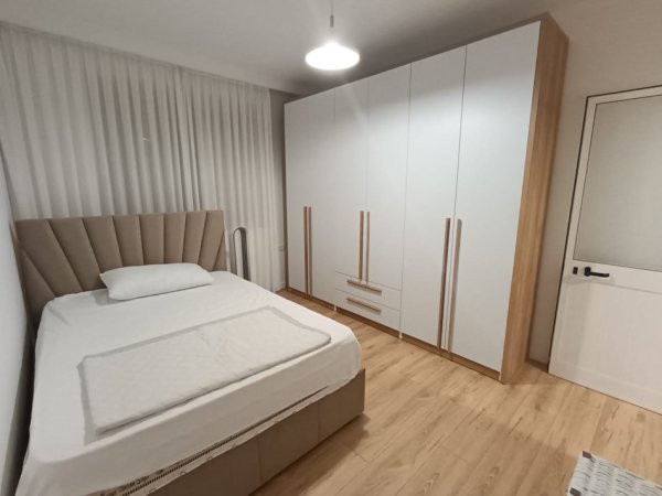 Tirane, jepet me qera apartament 3+1+Ballkon Kati 4, 100 m² 600 € (Stacioni i trenit , Rruga Karl Gega , prane mullirit)