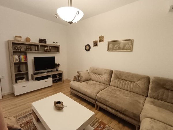 Tirane, jepet me qera apartament 3+1+Ballkon Kati 4, 100 m² 600 € (Stacioni i trenit , Rruga Karl Gega , prane mullirit)