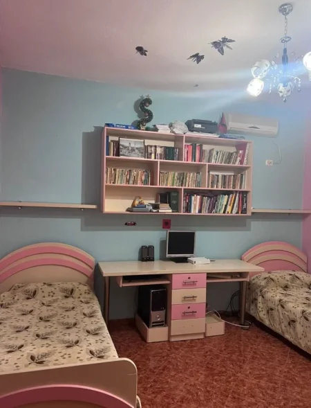 Tirane, jepet me qera shtepi 2+1 Kati 1, 120 m² 50.000 € (Laprake)