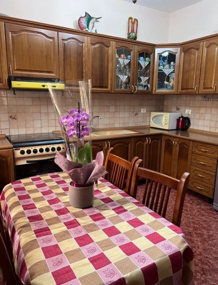Tirane, jepet me qera shtepi 2+1 Kati 1, 120 m² 50.000 € (Laprake)