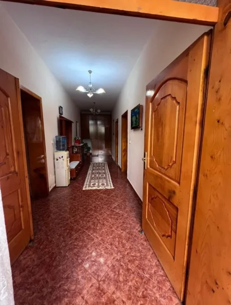 Tirane, jepet me qera shtepi 2+1 Kati 1, 120 m² 50.000 € (Laprake)
