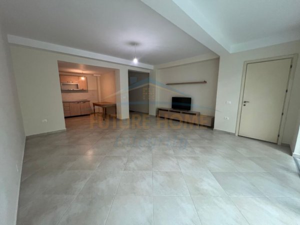 Tirane, jepet me qera ambjent biznesi Kati 0, 109 m² 700 € (Shkolla e Baletit)