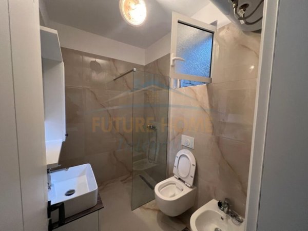 Tirane, jepet me qera ambjent biznesi Kati 0, 109 m² 700 € (Shkolla e Baletit)
