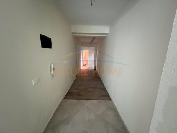 Tirane, jepet me qera ambjent biznesi Kati 0, 109 m² 700 € (Shkolla e Baletit)