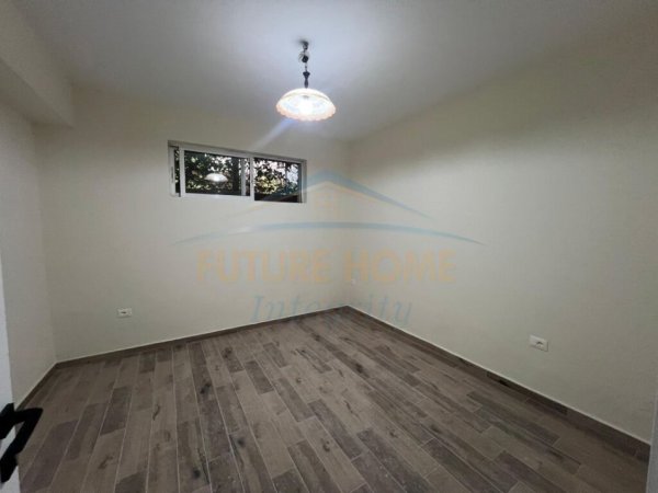 Tirane, jepet me qera ambjent biznesi Kati 0, 109 m² 700 € (Shkolla e Baletit)