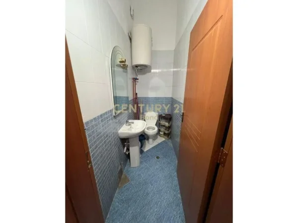 Tirane, shitet dyqan , 46 m² 110.000 € 