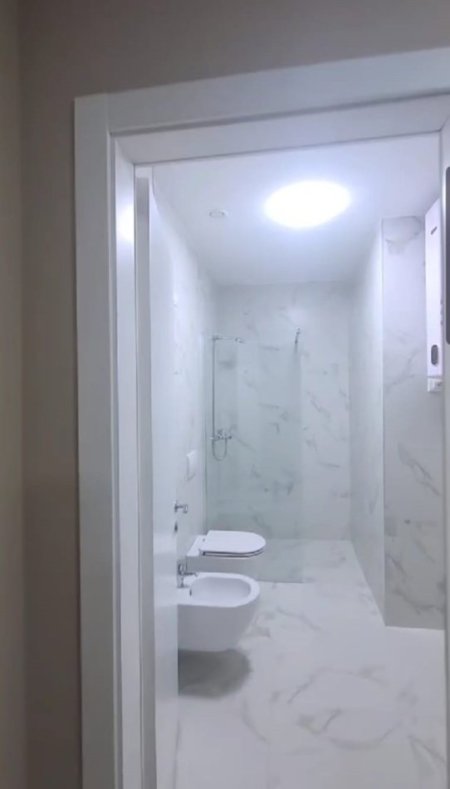 Tirane, jepet me qera apartament 2+1 Kati 10, 127 m² 1.500 € (Liqeni i Tiranes)