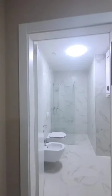 Tirane, jepet me qera apartament 2+1 Kati 10, 127 m² 1.500 € (Liqeni i Tiranes)