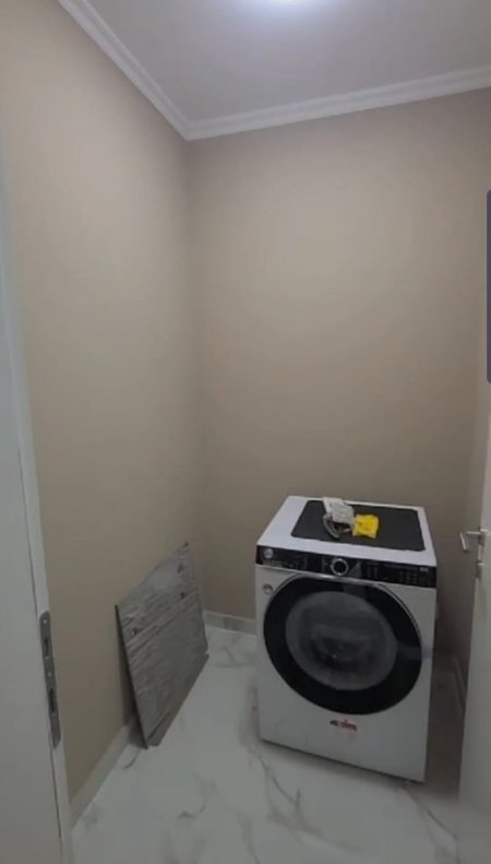 Tirane, jepet me qera apartament 2+1 Kati 10, 127 m² 1.500 € (Liqeni i Tiranes)