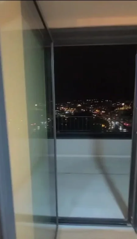 Tirane, jepet me qera apartament 2+1 Kati 10, 127 m² 1.500 € (Liqeni i Tiranes)
