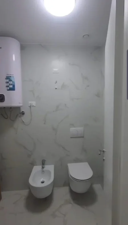 Tirane, jepet me qera apartament 2+1 Kati 10, 127 m² 1.500 € (Liqeni i Tiranes)