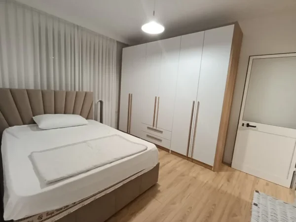 Tirane, jepet me qera apartament 2+1+Aneks+Ballkon Kati 4, 110 m² 600 € (rruga Karl Gega)