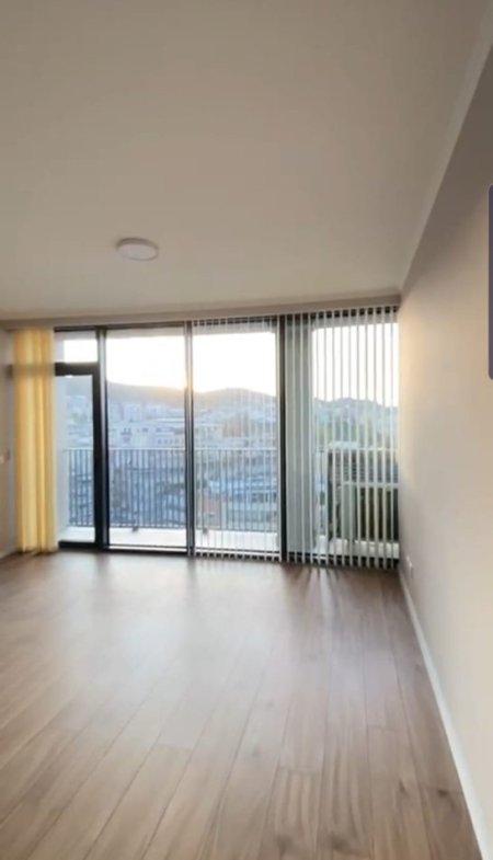 Tirane, jepet me qera apartament 1+1 , 750 € (Liqeni i Tiranes)