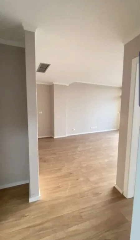 Tirane, jepet me qera apartament 1+1 , 750 € (Liqeni i Tiranes)