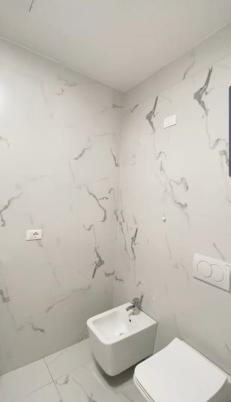 Tirane, jepet me qera apartament 1+1 , 750 € (Liqeni i Tiranes)