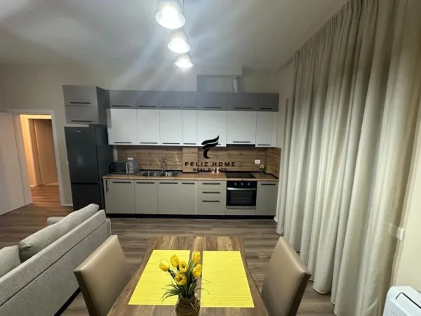Tirane, jepet me qera apartament 2+1 Kati 8, 110 m² 800 € (QENDER)