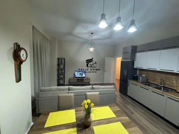 Tirane, jepet me qera apartament 2+1 Kati 8, 110 m² 800 € (QENDER)