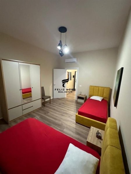 Tirane, jepet me qera apartament 2+1 Kati 8, 110 m² 800 € (QENDER)