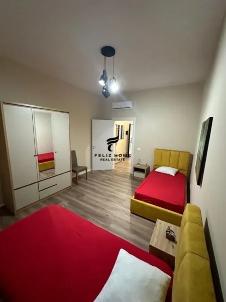 Tirane, jepet me qera apartament 2+1 Kati 8, 110 m² 800 € (QENDER)