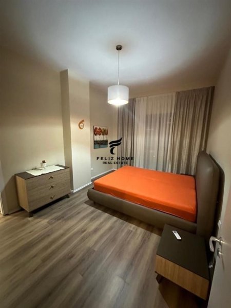 Tirane, jepet me qera apartament 2+1 Kati 8, 110 m² 800 € (QENDER)