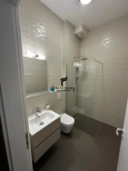 Tirane, jepet me qera apartament 2+1 Kati 8, 110 m² 800 € (QENDER)