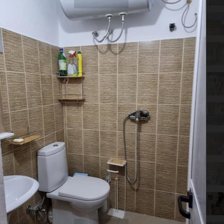 Tirane, jepet me qera Vile 2+1 Kati 1, 90 m² 450 € (Vabgjel Capo)