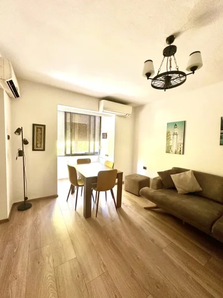 Tirane, jepet me qera apartament 1+1+Ballkon Kati 5, 60 m² 550 € (ne Rrugen Mine Peza , te gazheli)