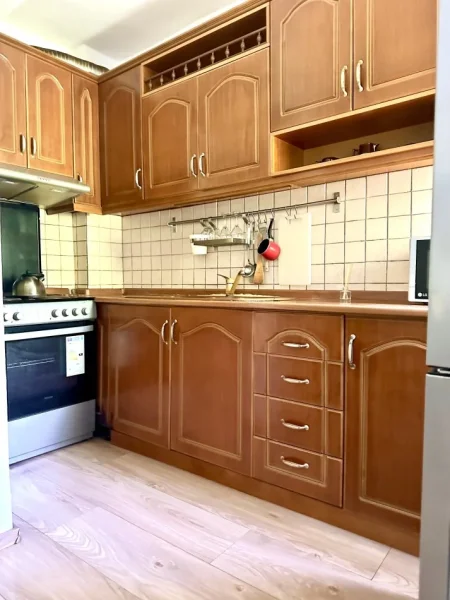 Tirane, jepet me qera apartament 1+1+Ballkon Kati 5, 60 m² 550 € (ne Rrugen Mine Peza , te gazheli)