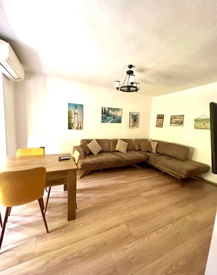 Tirane, jepet me qera apartament 1+1+Ballkon Kati 5, 60 m² 550 € (ne Rrugen Mine Peza , te gazheli)