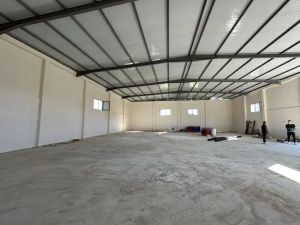 Tirane, jepet me qera magazine Kati 0, 800 m² 2.000 € (Prush)