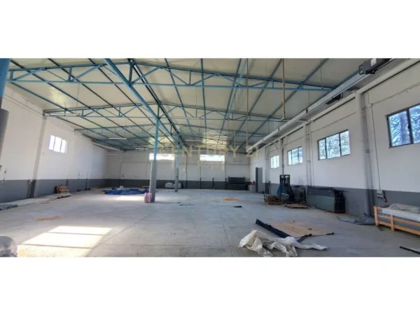 Tirane, jepet me qera magazine Kati 0, 1.500 m² 2.200 € (Vore-Fushe Kruje)