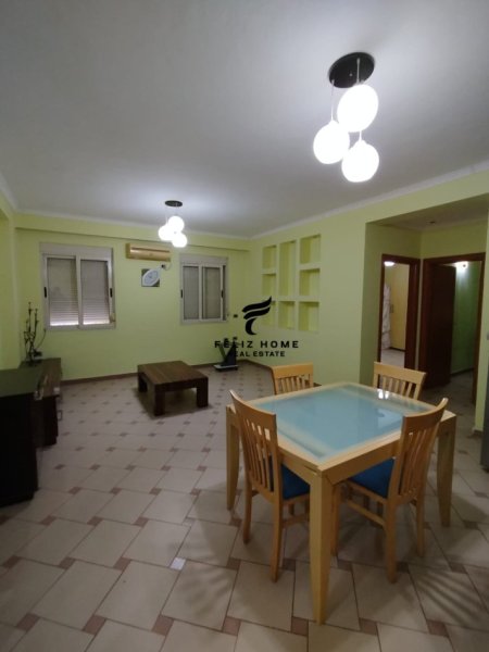 Tirane, jepet me qera apartament 1+1 Kati 2, 80 m² 650 € (QENDER)