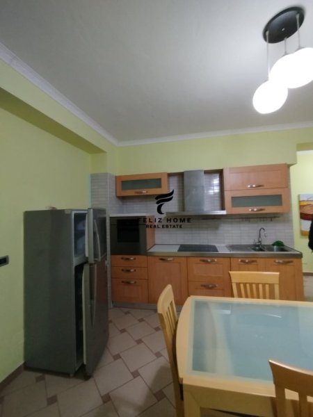 Tirane, jepet me qera apartament 1+1 Kati 2, 80 m² 650 € (QENDER)
