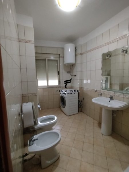 Tirane, jepet me qera apartament 1+1 Kati 2, 80 m² 650 € (QENDER)