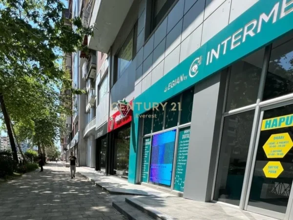 Tirane, shes ambjent biznesi Kati 0, 83 m² 500.000 € (RRUGA E KAVAJES)