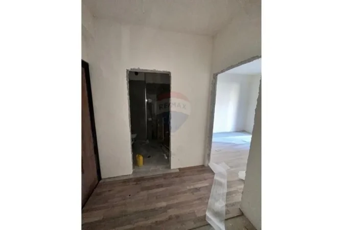 Tirane, shitet apartament 1+1 Kati 1, 66 m² 92.000 € (Astir)