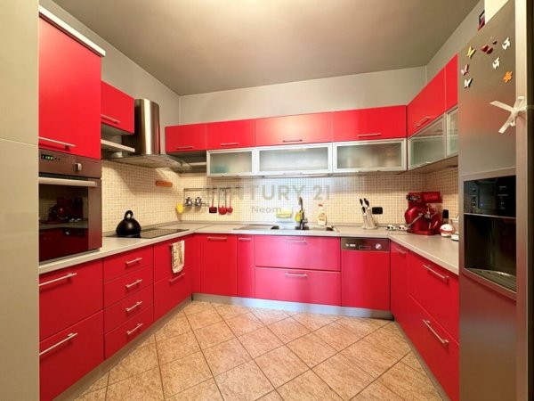 Tirane, jepet me qera apartament 2+1+Ballkon Kati 6, 125 m² 950 € (Myslym Shyri, Neom103708)