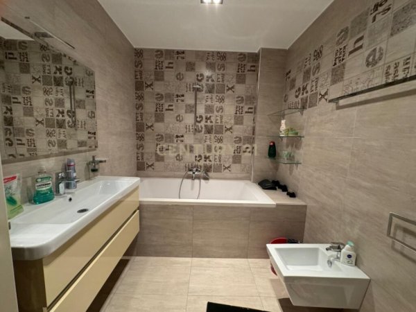 Tirane, jepet me qera apartament 2+1+Ballkon Kati 6, 125 m² 950 € (Myslym Shyri, Neom103708)
