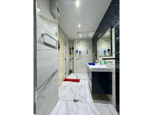 Tirane, jepet me qera apartament 2+1+Ballkon Kati 6, 125 m² 950 € (Myslym Shyri, Neom103708)