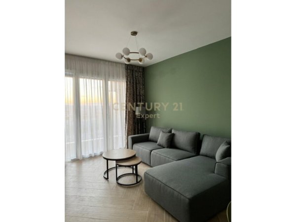 Tirane, jepet me qera apartament 1+1+Aneks+Ballkon Kati 7, 74 m² 700 € (TRIO TOWER)