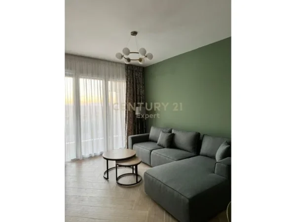Tirane, jepet me qera apartament 1+1+Aneks+Ballkon Kati 7, 74 m² 700 € (TRIO TOWER)