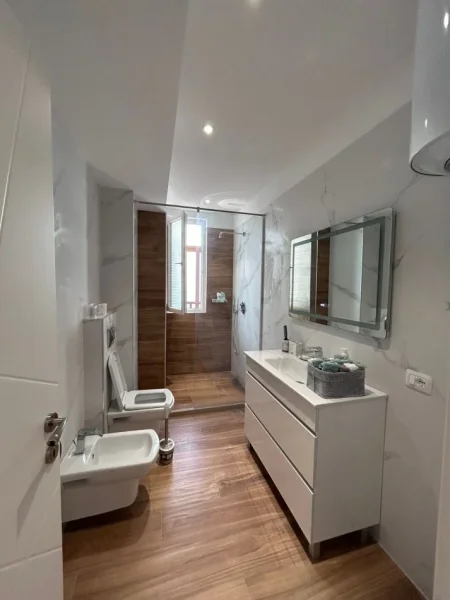 Tirane, shitet apartament 2+1 Kati 4, 120 m² 280.000 € (Ish Ekspozita)