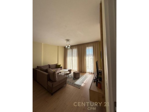 Tirane, jepet me qera apartament 2+1+Aneks+Ballkon Kati 5, 119 m² 1.000 € (Rr. Naim Frasheri)