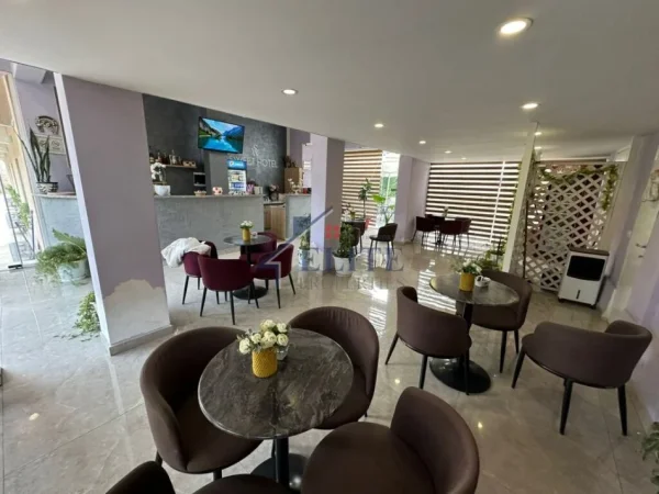 Tirane, jepet me qera hotel , 370 m² 3.500 € (Peze Helmes)