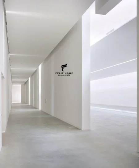 Tirane, jepet me qera dyqan Kati 0, 120 m² 700 € (ASTIR)