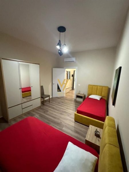 Tirane, jepet me qera apartament 2+1+Ballkon Kati 8, 110 m² 800 € (PAZARI I RI)