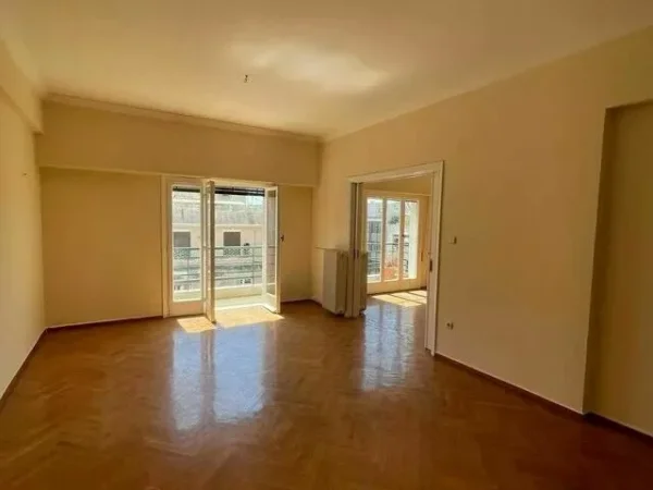 Tirane, jap me qera zyre Kati 5, 76 m² 900 € (rruga e kavajes)