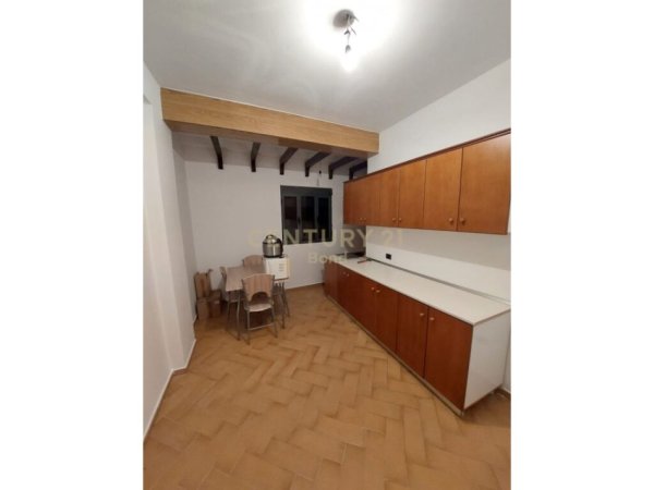 Tirane, shitet apartament 2+1 Kati 3, 135 m² 180.000 € (Vilat Gjermane)