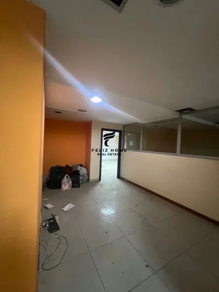 Tirane, jepet me qera dyqan Kati -1, 300 m² 2.500 € (STADIUMI DINAMO)